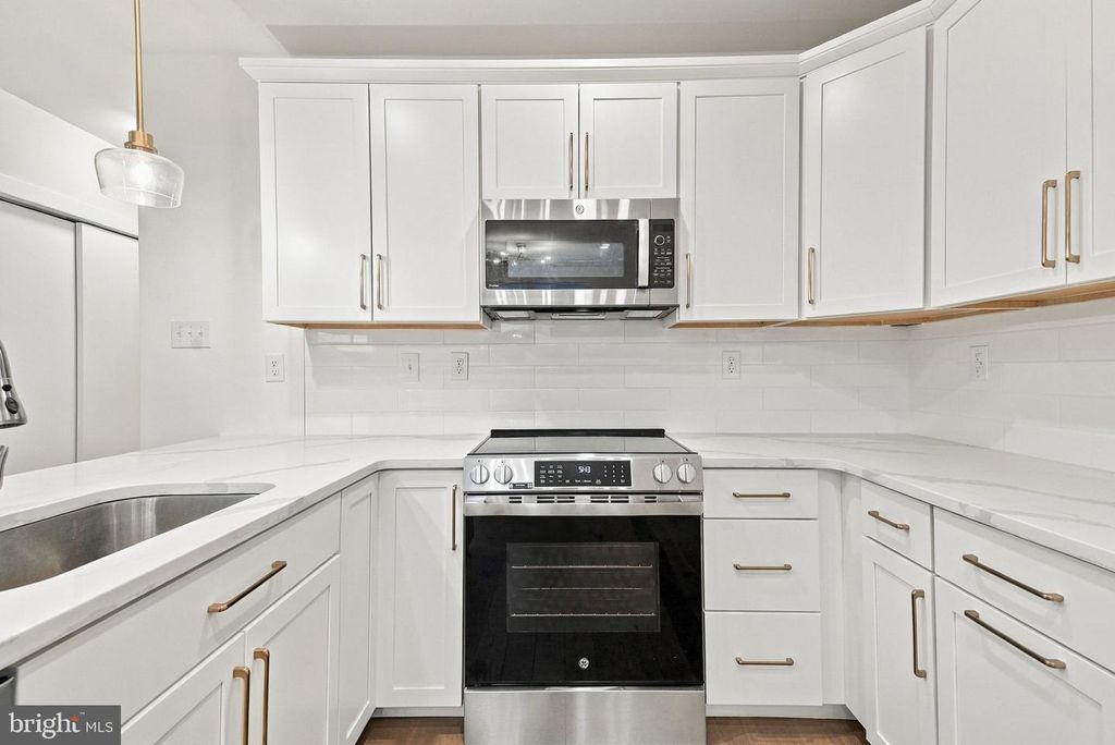 919 RIVERPLACE DR, CONSHOHOCKEN, PA 19428 — photo 3