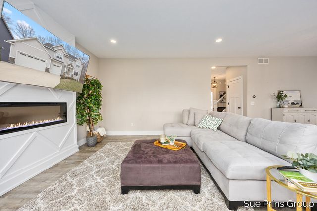 8089 Eagle Peak Drive, Georgetown Twp, MI 49428