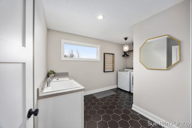 8089 Eagle Peak Drive, Georgetown Twp, MI 49428