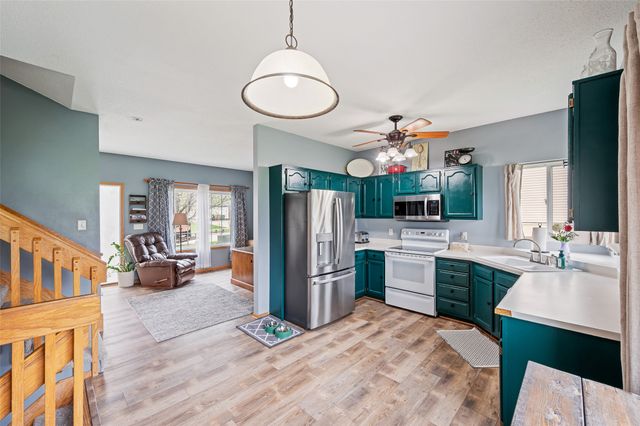 450 Fawn Circle, Pleasant Hill, IA 50327