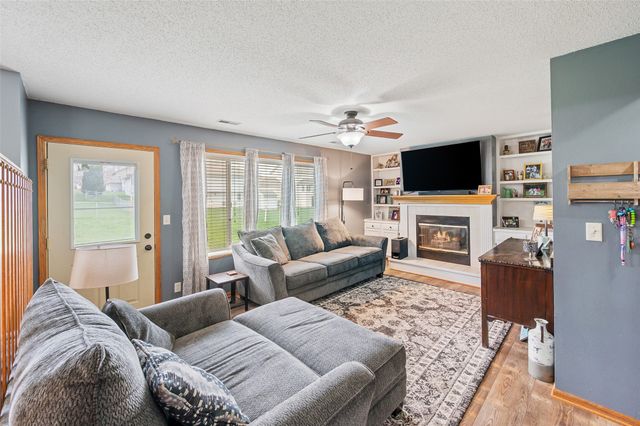 450 Fawn Circle, Pleasant Hill, IA 50327