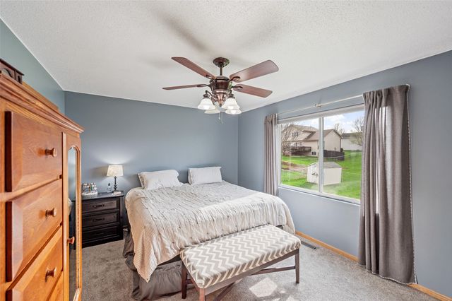 450 Fawn Circle, Pleasant Hill, IA 50327