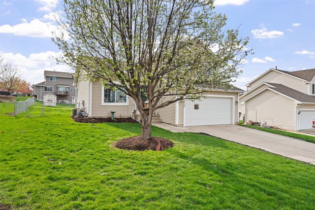 450 Fawn Circle, Pleasant Hill, IA 50327