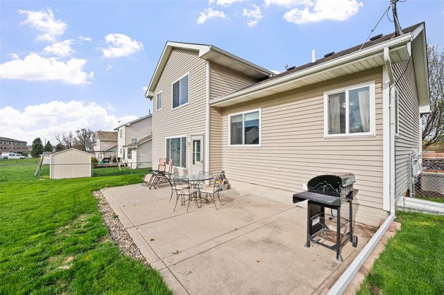 450 Fawn Circle, Pleasant Hill, IA 50327