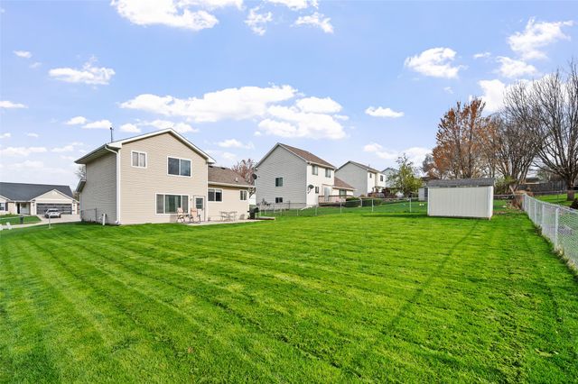 450 Fawn Circle, Pleasant Hill, IA 50327