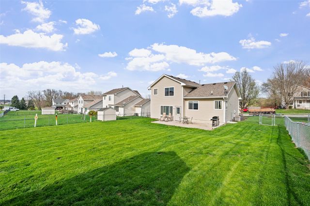 450 Fawn Circle, Pleasant Hill, IA 50327