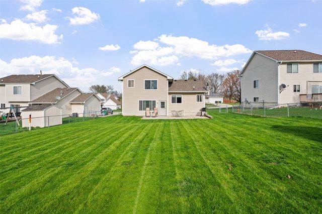 450 Fawn Circle, Pleasant Hill, IA 50327