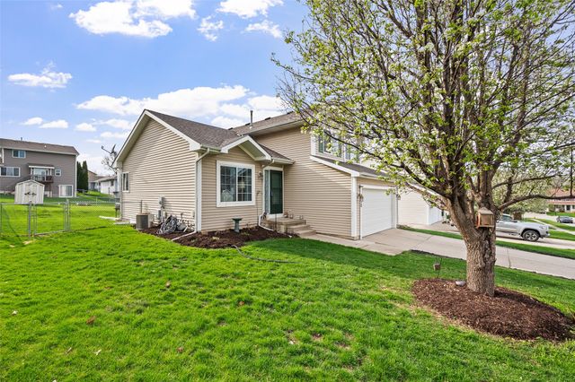 450 Fawn Circle, Pleasant Hill, IA 50327
