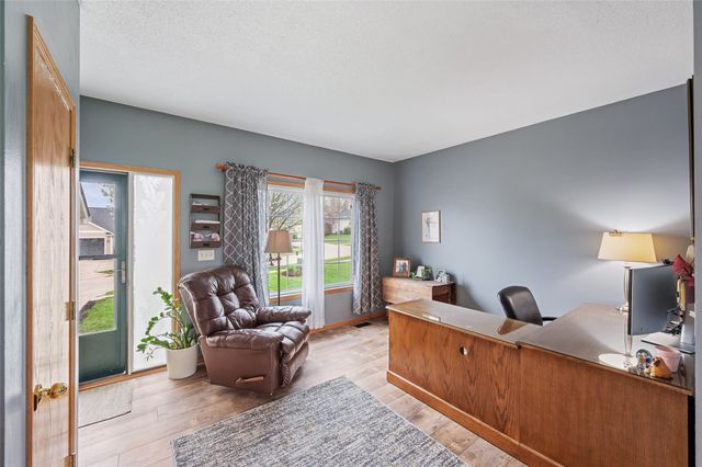 450 Fawn Circle, Pleasant Hill, IA 50327