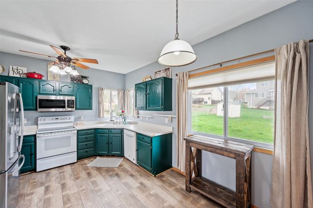 450 Fawn Circle, Pleasant Hill, IA 50327