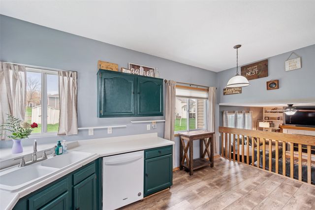 450 Fawn Circle, Pleasant Hill, IA 50327