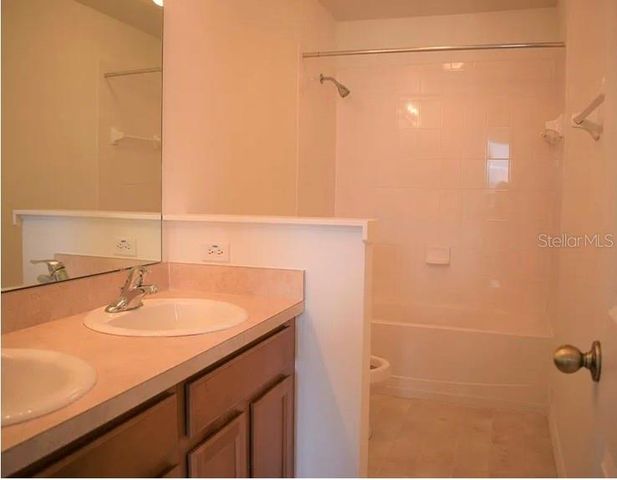 521 CRESTING OAK CIRCLE 76, Orlando, FL 32824