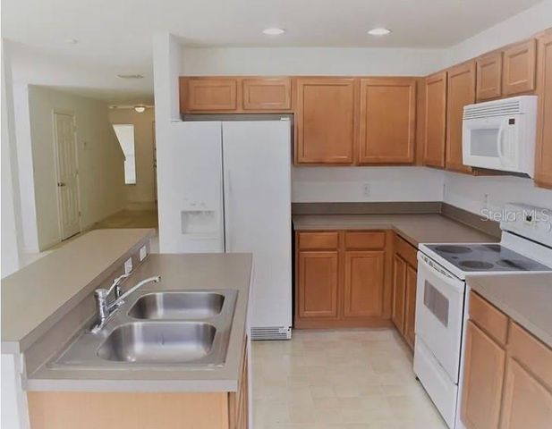 521 CRESTING OAK CIRCLE 76, Orlando, FL 32824