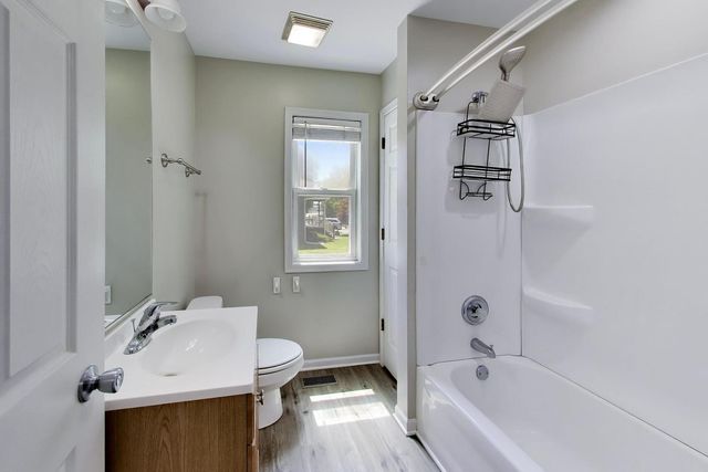 420 Lily Lane, Lakemoor, IL 60051