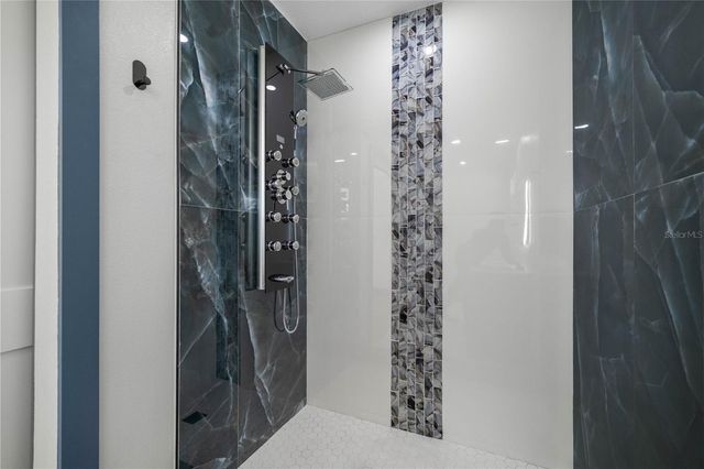 8508 SUNBEAM LN, Tampa, FL 33615