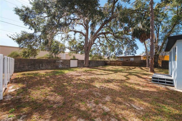 8508 SUNBEAM LN, Tampa, FL 33615