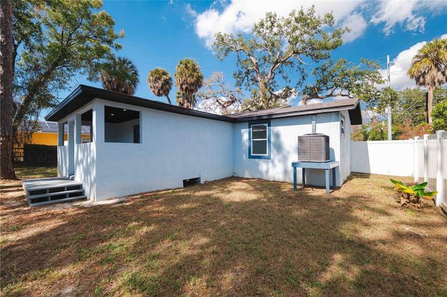 8508 SUNBEAM LN, Tampa, FL 33615