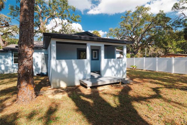 8508 SUNBEAM LN, Tampa, FL 33615