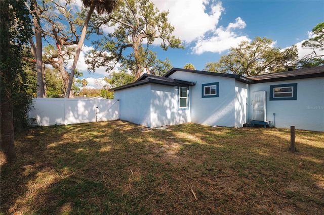 8508 SUNBEAM LN, Tampa, FL 33615