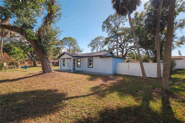 8508 SUNBEAM LN, Tampa, FL 33615