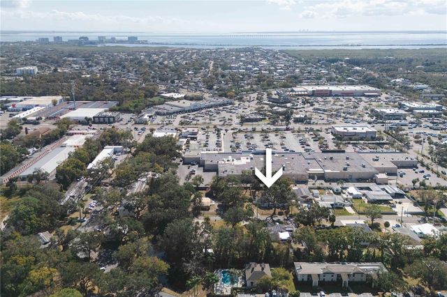 8508 SUNBEAM LN, Tampa, FL 33615