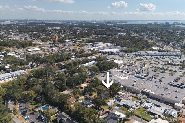 8508 SUNBEAM LN, Tampa, FL 33615