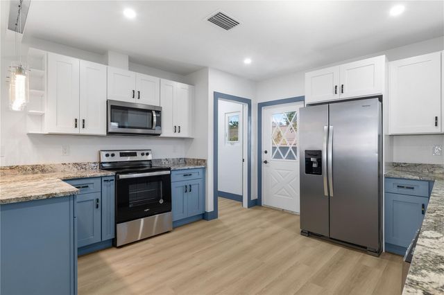 8508 SUNBEAM LN, Tampa, FL 33615