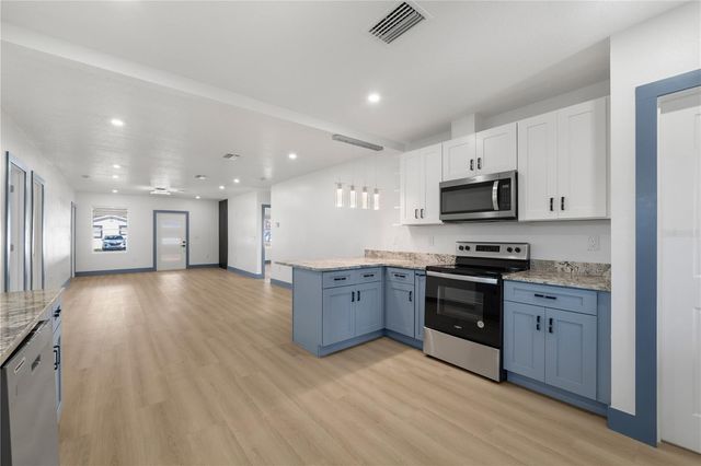 8508 SUNBEAM LN, Tampa, FL 33615