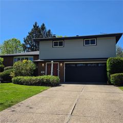 34600 W Sharondale Drive, Solon, OH 44139