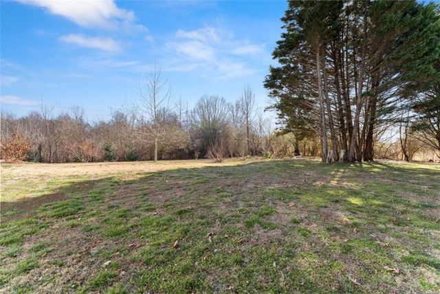 181 Asbury Mill Road, Cleveland, GA 30528