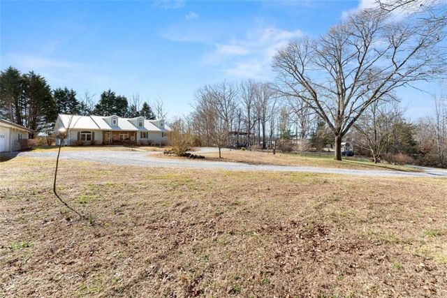 181 Asbury Mill Road, Cleveland, GA 30528