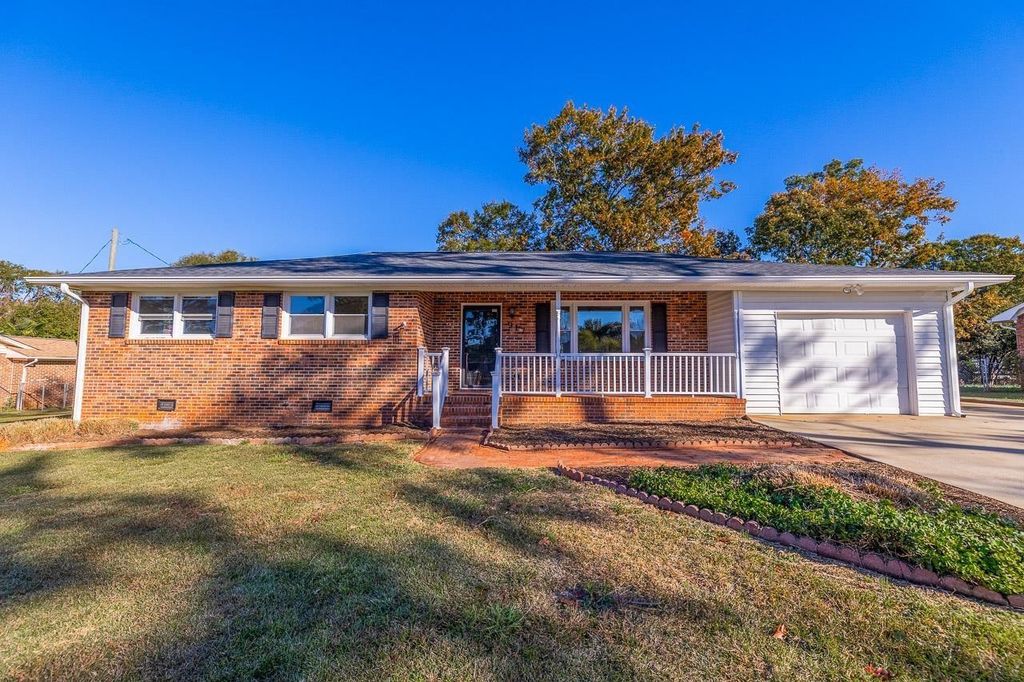 917 Beverly Drive, Spartanburg, SC 29303