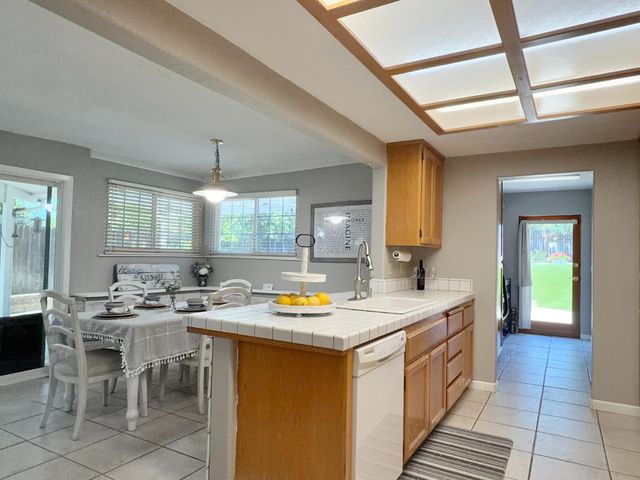 6765 Judistine Dr, Fair Oaks, CA 95628