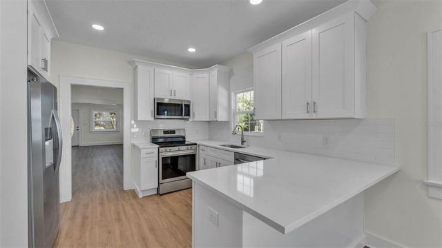 208 E POINSETTIA STREET, Lakeland, FL 33803