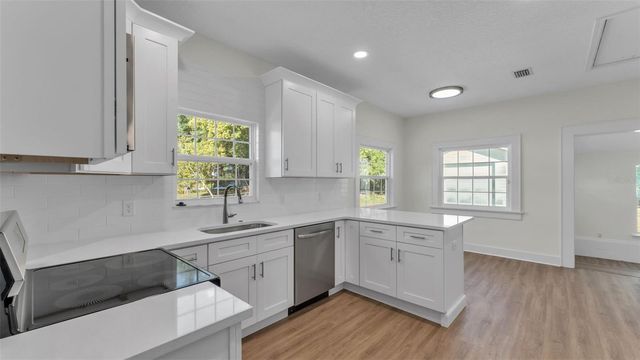 208 E POINSETTIA STREET, Lakeland, FL 33803