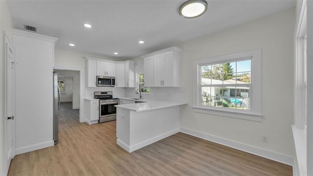 208 E POINSETTIA STREET, Lakeland, FL 33803