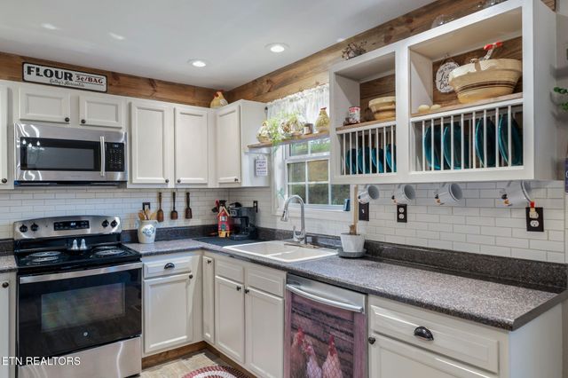 124 Mac Ivey Lane, Lafollette, TN 37766