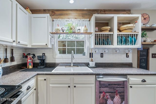 124 Mac Ivey Lane, Lafollette, TN 37766