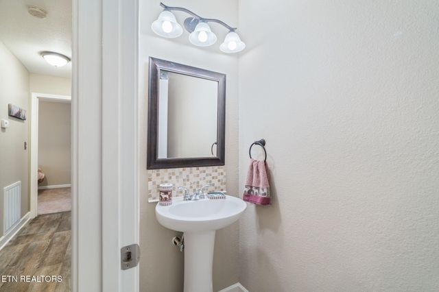 124 Mac Ivey Lane, Lafollette, TN 37766