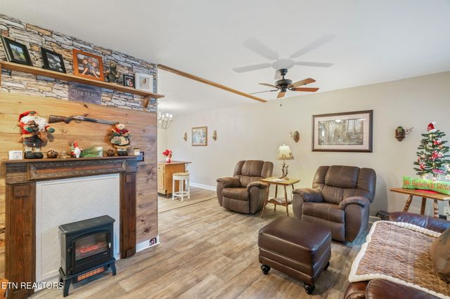 124 Mac Ivey Lane, Lafollette, TN 37766