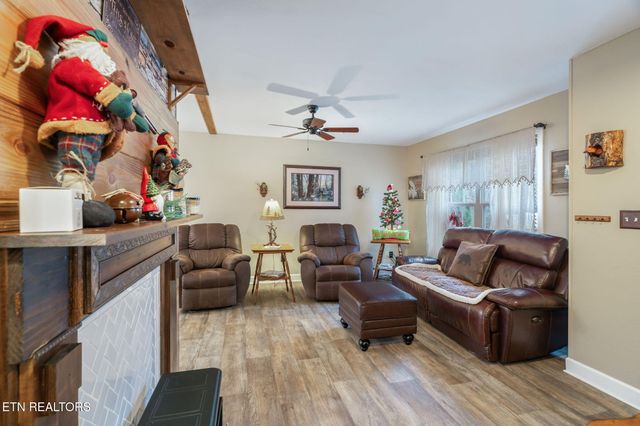 124 Mac Ivey Lane, Lafollette, TN 37766