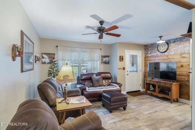 124 Mac Ivey Lane, Lafollette, TN 37766