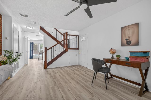 16 NW Cinderella Lane, Fort Walton Beach, FL 32547