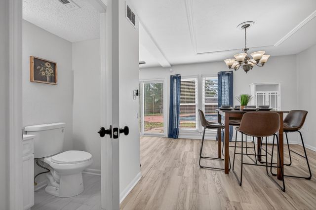 16 NW Cinderella Lane, Fort Walton Beach, FL 32547