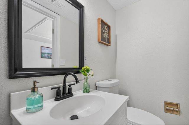 16 NW Cinderella Lane, Fort Walton Beach, FL 32547