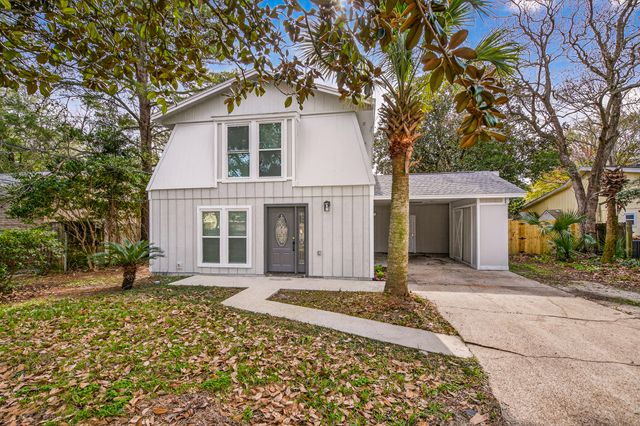 16 NW Cinderella Lane, Fort Walton Beach, FL 32547