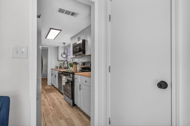 16 NW Cinderella Lane, Fort Walton Beach, FL 32547