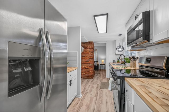 16 NW Cinderella Lane, Fort Walton Beach, FL 32547