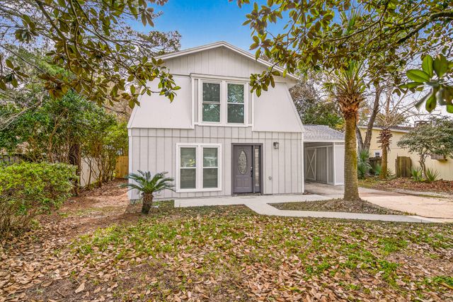 16 NW Cinderella Lane, Fort Walton Beach, FL 32547