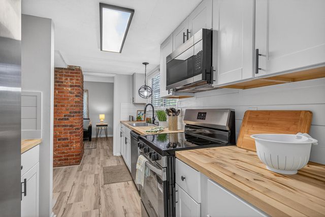 16 NW Cinderella Lane, Fort Walton Beach, FL 32547